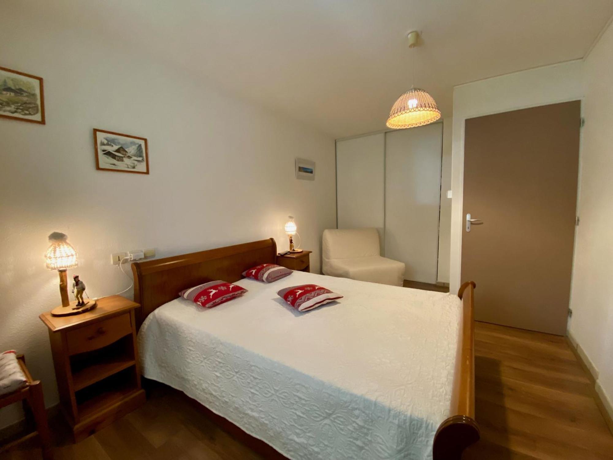 Charmant Logement De Plein Pied Avec Piscine 2* 卢登维耶尔 外观 照片
