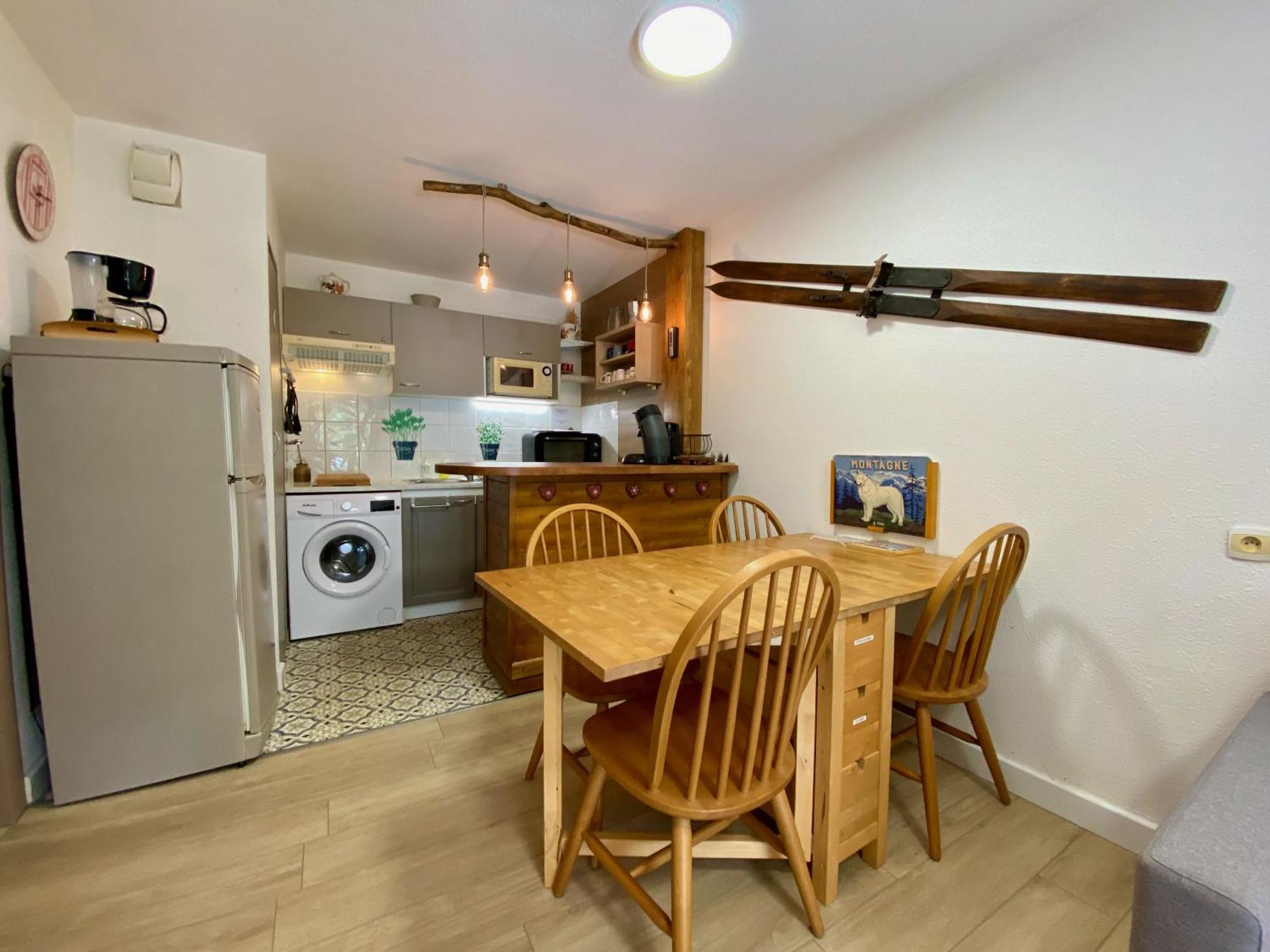 Charmant Logement De Plein Pied Avec Piscine 2* 卢登维耶尔 外观 照片