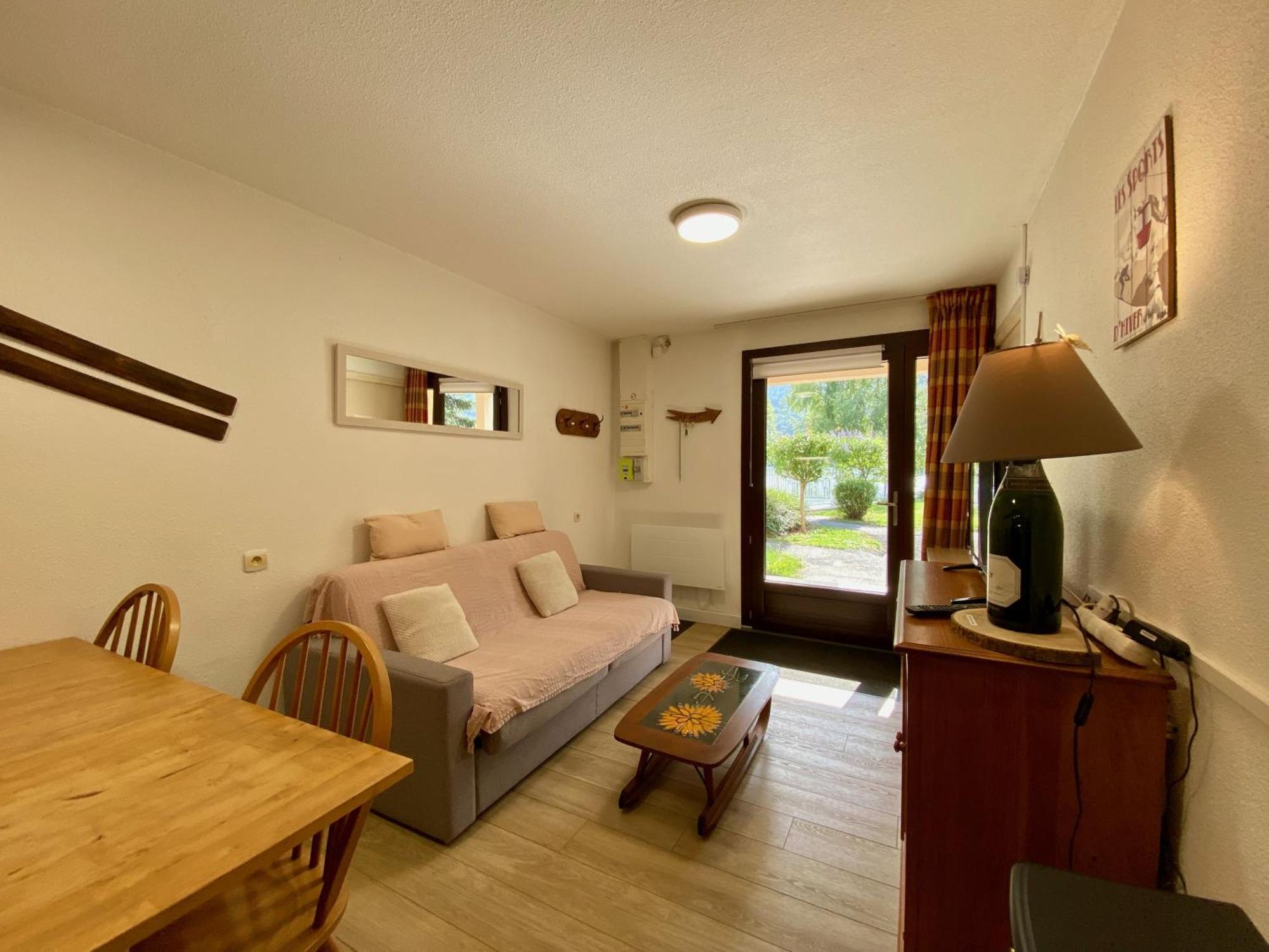 Charmant Logement De Plein Pied Avec Piscine 2* 卢登维耶尔 外观 照片